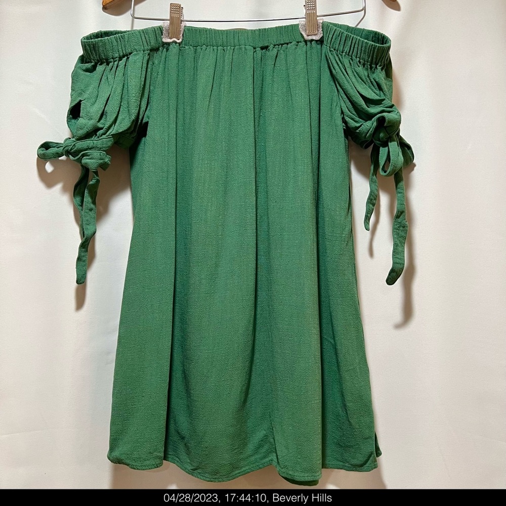 SOLD ♏️ Lulu’s Off Shoulder Babydoll Dress - Picture 1 of 2
